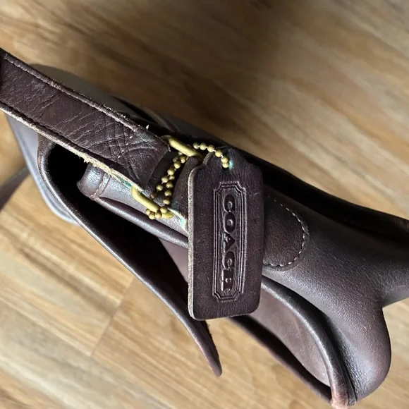 Vintage Coach Dark Brown Leather Shoulder Bag - Picture 4 of 11